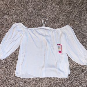 (💚B1G2) NWT- Vince Camuto Blouse- Size S